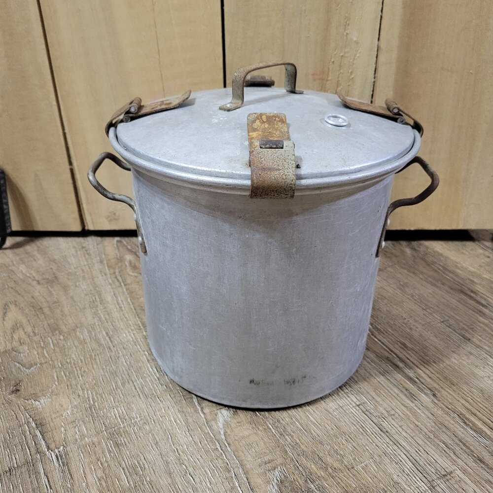 vintage American cooker no 70   (9 inch tall)